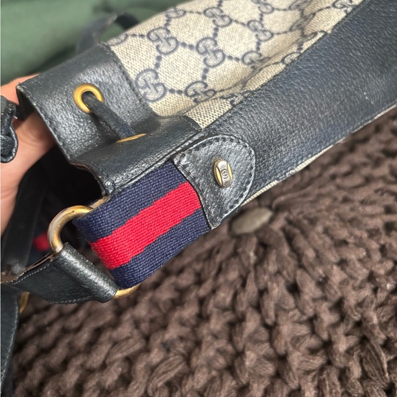 Vintage Gucci GG Supreme Drawstring Bucket Bag: 41.02.034 - Picture 12 of 14